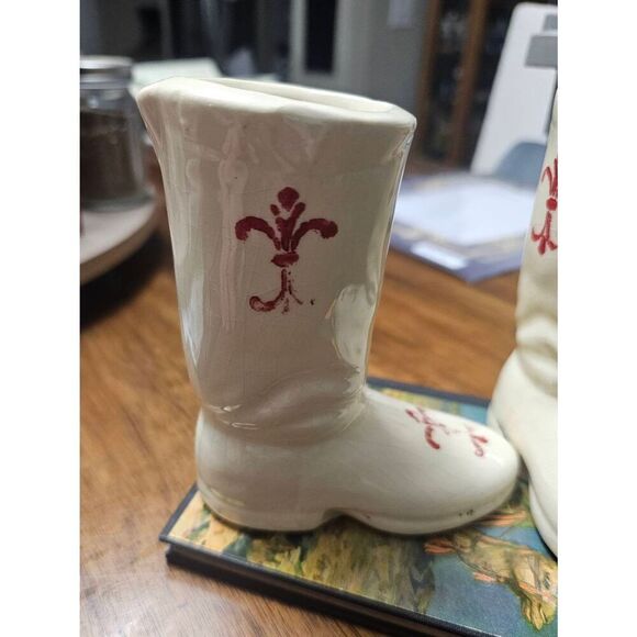 Shawnee Pottery Boot Planter Vase USA Cream Small Red Fleur Di Lis Crazing VINTA - Picture 8 of 11